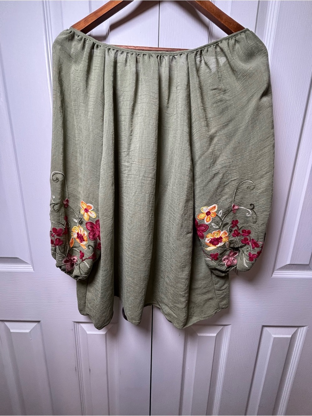 Olivia & Martin XL Olive Green Embroidered Peasant Boho Blouse Floral Sleeve Top - Picture 3 of 8